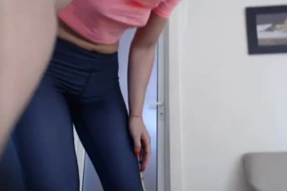 Hot Pink Pussy Works Out and Strips Her Yoga Pants